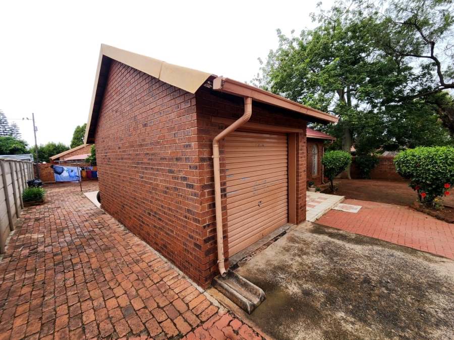 3 Bedroom Property for Sale in Geelhoutpark North West